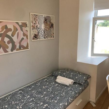 Single Bedrooms With Wifi And Underbed 10 Londen Buitenkant foto