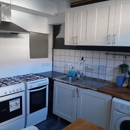 Single Bedrooms With Wifi And Underbed 10 Londen Buitenkant foto