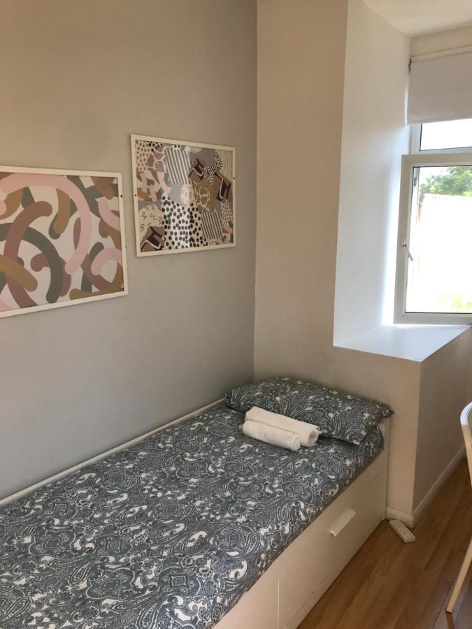 Single Bedrooms With Wifi And Underbed 10 Londen Buitenkant foto