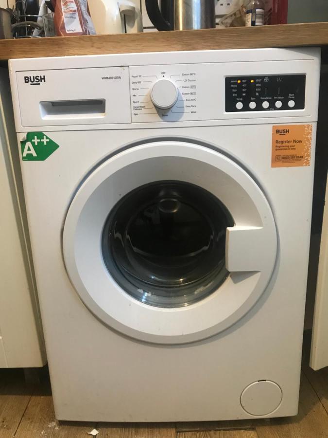Single Bedrooms With Wifi And Underbed 10 Londen Buitenkant foto
