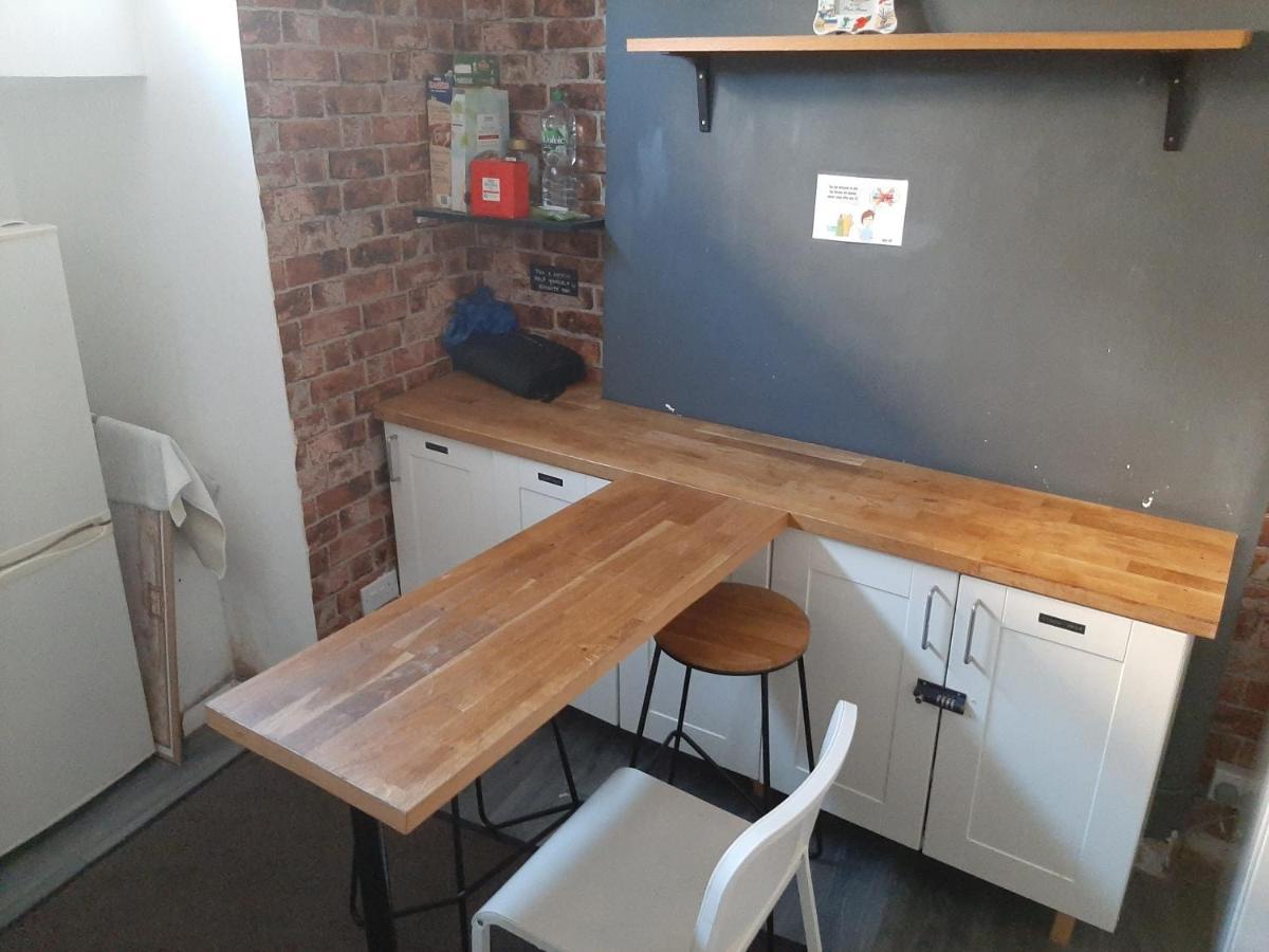 Single Bedrooms With Wifi And Underbed 10 Londen Buitenkant foto